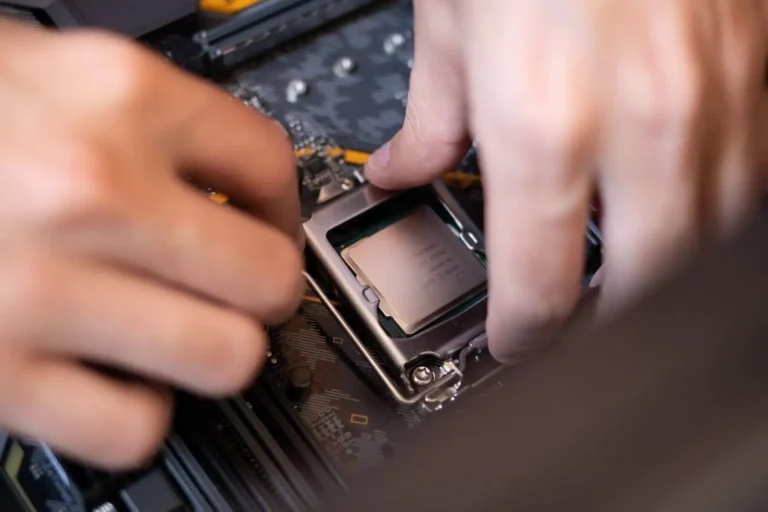 PC Building Simulator : le jeu qui apprend à monter un PC ?